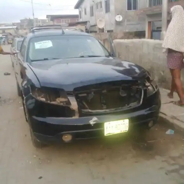 Robbers vandalize parked cars at Orile-Iganmu, Lagos